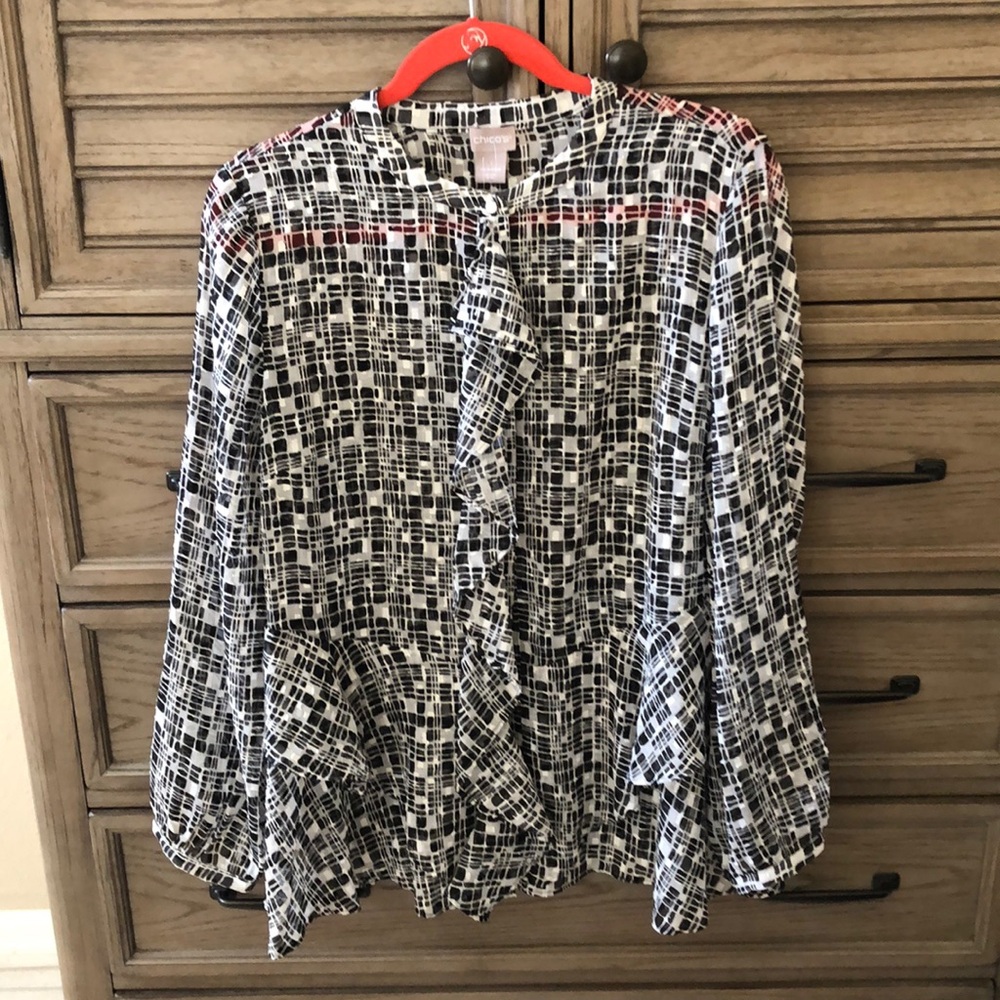 Chico’s black and white top . Size one (8-10)
